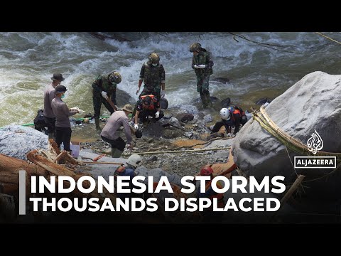 Indonesia landslides & floods: Hundreds of thousands displaced