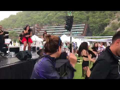 Elena Ionescu & Superchill - live cover "Guantanamera"