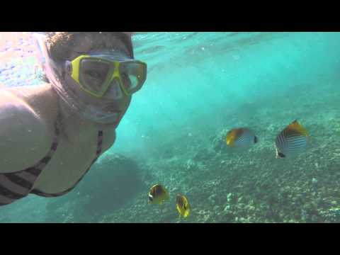 Xiaoting Fu with fishes in Kauai island