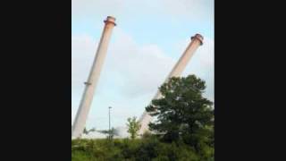 preview picture of video 'RJR Smoke stack demolition'