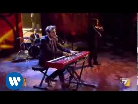 Renzo Rubino canta "Ora" ospite de "Le Invasioni Barbariche"