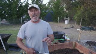 How To Build The Layers Of Soil In A Raised Garden Bed