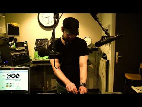 DJ Georgio Schultz with DJ Celeste at DB 962, 4 feb 2018