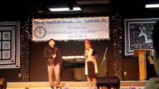 AUDIMOUA and Yang singing at Oklahoma New Year - Ib Sim Neej