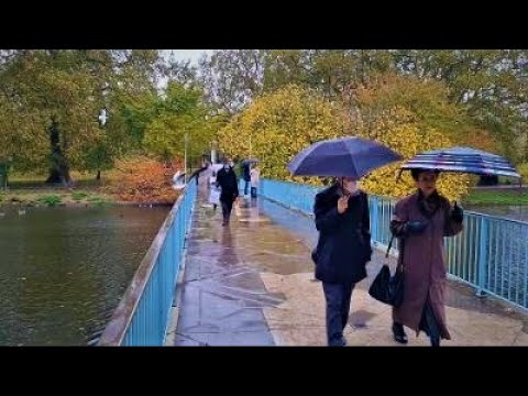 St James and Green Park park walk on a wet autumn day.