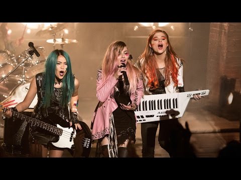 download lagu mp3 mp4 Aubrey Peeples Feet, download lagu Aubrey Peeples Feet gratis, unduh video klip Aubrey Peeples Feet