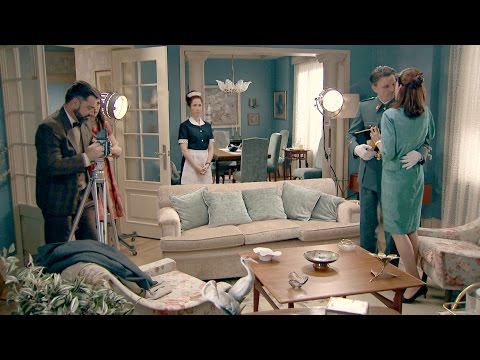 Amar C732 - Tomás y Adela se besan en el reportaje fotográfico