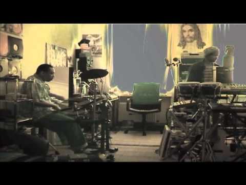 Tyree Cooper & eLBee BaD working/playing/making/producing a track!