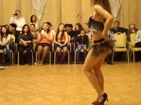 vidmo org krasivaya devushka tancuet pro Bachatu 480
