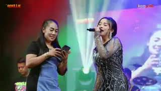 Download lagu PERTENGKARAN TASYA ROSMALA OM ADELLA LIVE BANGKALAN MADURA mp3