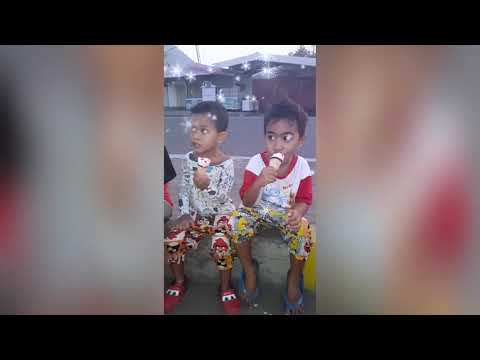 Jagoan lagi  makan " ICE CREAM "