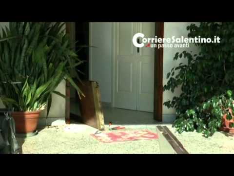 Boato nella notte a Scorrano, esplode ordigno in piazza: tre auto distrutte, casa danneggiata