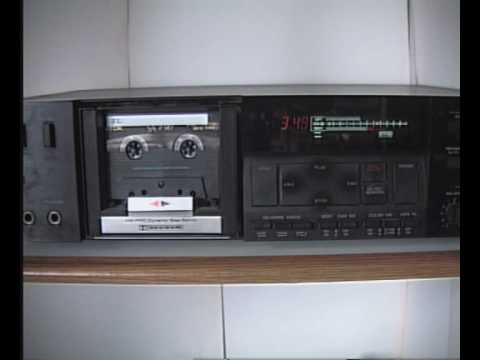 Videoclip de Four Skinny Indie Kids — Half Man Half Biscuit