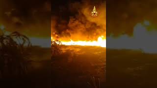 maxi-incendio-nella-notte-a-fuoco-deposito-di-plastica-e-legname