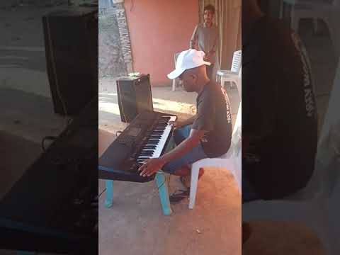 Azio cover lalika tau laran