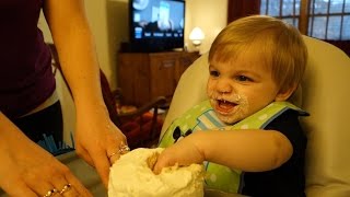 CLARK&#39;S GOES CRAZY FOR CAKE DURING HIS FIRST BIRTHDAY PARTY!