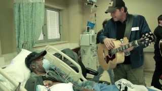Rodney Atkins Visits Nashville VA on Veterans Day