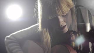 Lucy Rose performs Middle Of The Bed - Location Music TV