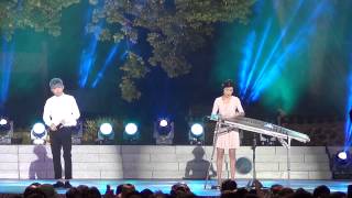 Luna's Kpop collaboration with Baek Chung-Kang.