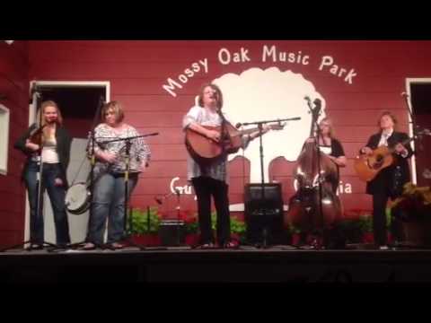 Dale Ann Bradley with Daughters of Bluegrass sings Beulah L