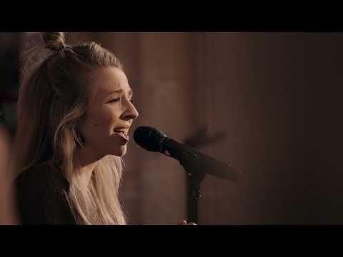 U bent hier (live) - Sela