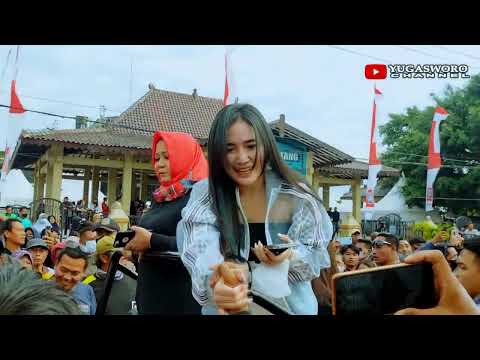 Ada Dara Ayu di Pawai Artis Ambyar Awards 2022 MNCTV di Ponorogo