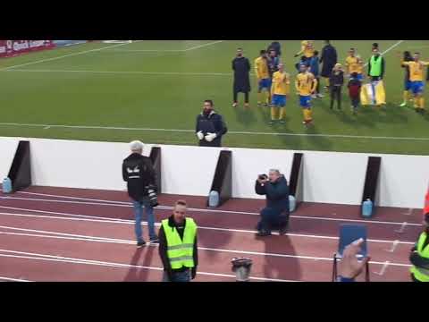 Anthony Sadin chante (stade Roi Baudouin) après le 2-0 à Union Saint-Gilloise - AFC Tubize 19.02.17
