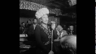 Something`s Gotta Give - Robin Mckelle