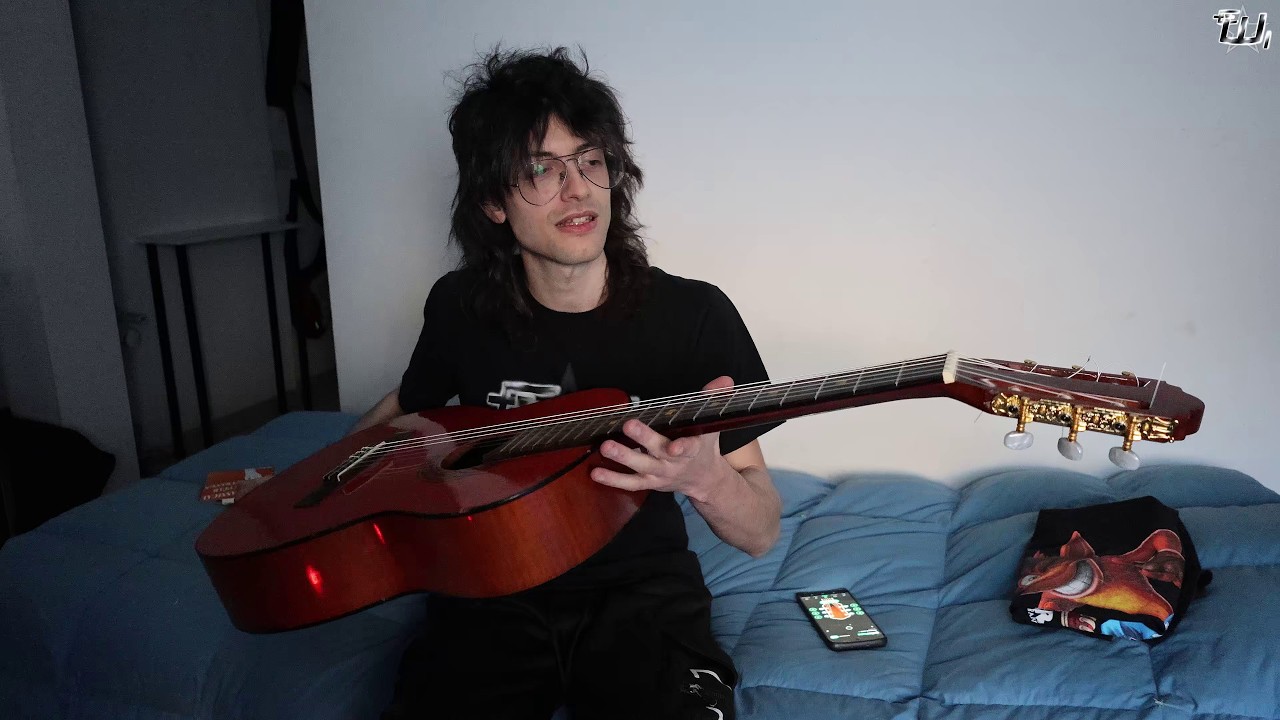 ripariamo per l'ultima volta la mia chitarra classica...