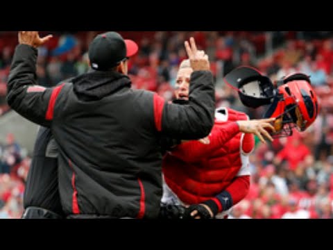 Watch Cardinals Catcher Yadier Molina Go After D-Backs Manager Torey Lovullo