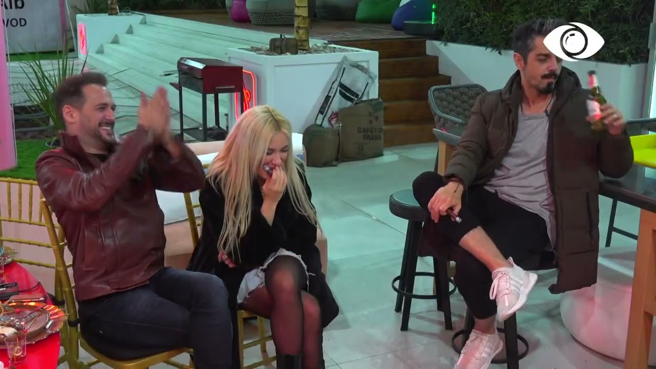 Banorët këndojnë njëzëri 'Bella Ciao'