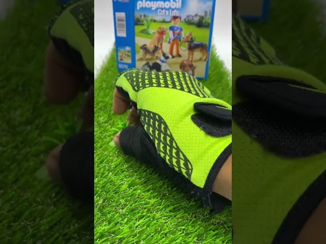 Vídeo relacionado con PLAYMOBIL Martin Rütter - Entrenador de perros | Juguetes a partir de 4 años | Regalo para niños | Fomenta la creatividad y la empatía | Adorable juego de rol de entrenamiento para perros con figura y