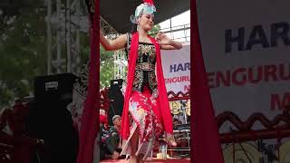 Download lagu Tata Lukita alias Ita Gonel, lengger paling duwur #lengger #lenggerwonosobo #shorts #yearofyou mp3