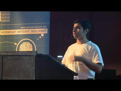 Vinay Rambal Science Slam im Wissenschaftsjahr „Do two negatives make a positive?"