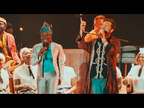 Christophe Maé - C'est drôle la vie en duo avec Angélique Kidjo (Live à l'Accor Arena)