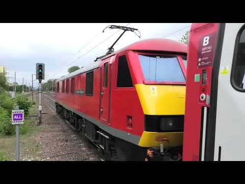 (HD) DB Cargo 90028 departs Stevenage heading for Newark North Gate - 30/5/19