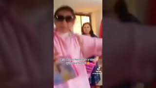 Ya son las 7:40 me grita mi jefa levántate morro te vas ala escuela Ami no me engañas aun no te baña