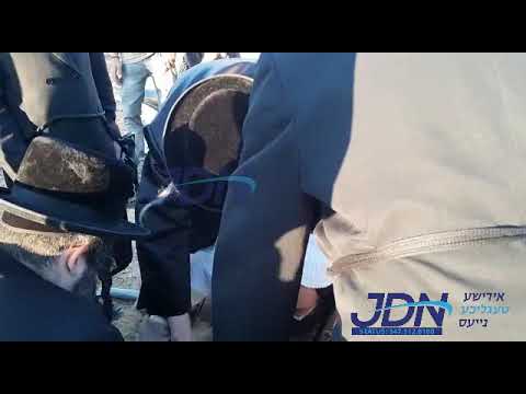 Machnovka Rebbe Performing The Mitzvah Of Reishis Hageiz - Tammuz 5781