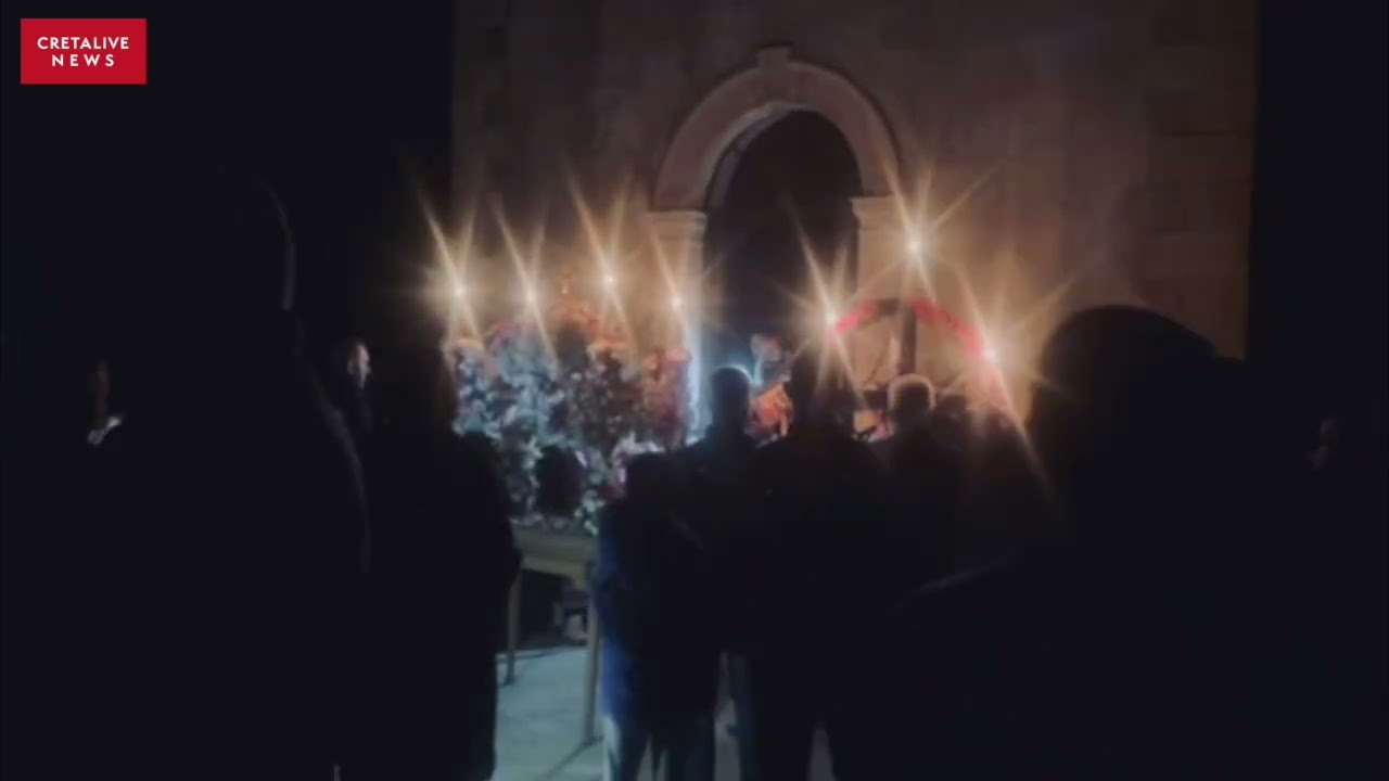 Συγκίνηση στο κοιμητήριο κατά την περιφορά του Επιταφίου στην Επισκοπή