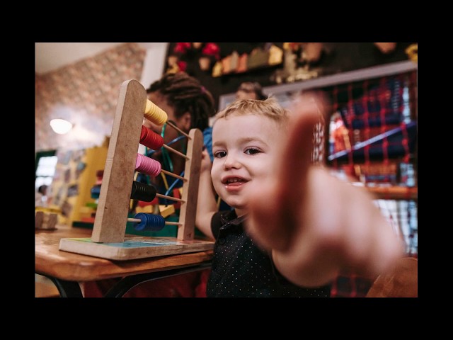 Vídeoslide com copilado de fotografias de festa infantil feitas por crisb fotografia