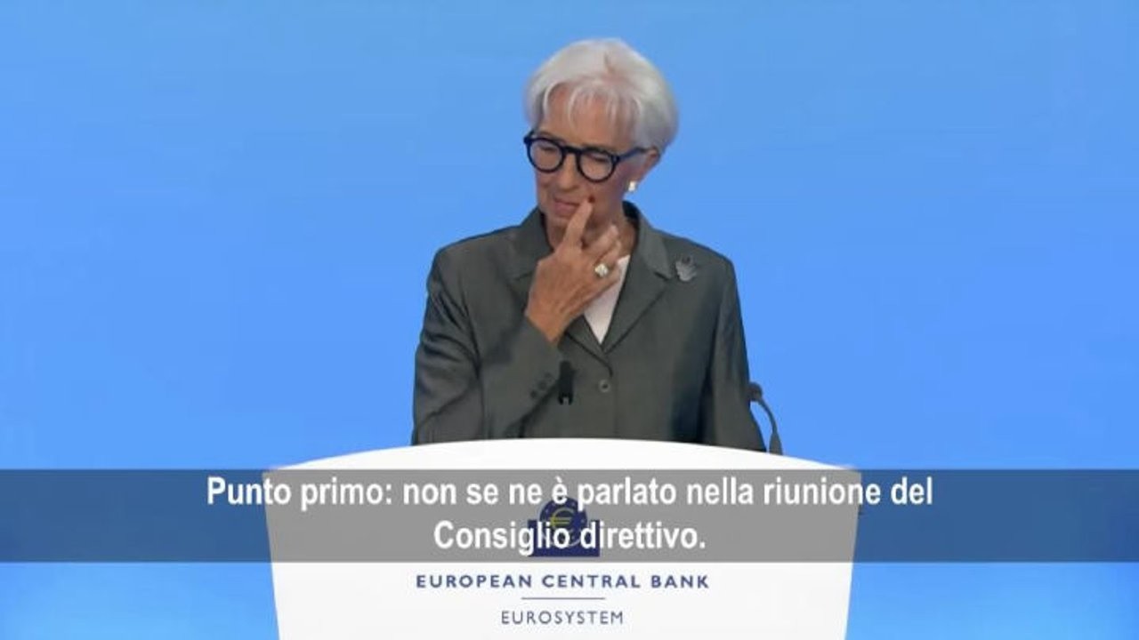 Lagarde (Bce): Non me ne vado prima del 2027, con le nubi il capitano resta sulla nave