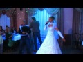 Невеста читает рэп жениху на свадьбе. 
