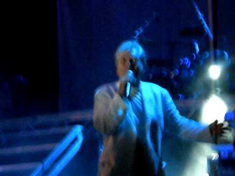 Luana e Massimo - Nino D'Angelo Live Scauri 9/92011 (DSCN9077).AVI