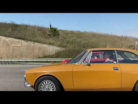 Highway Run in 3 Alfa Romeo GTVs side by side 1750 vs 2000