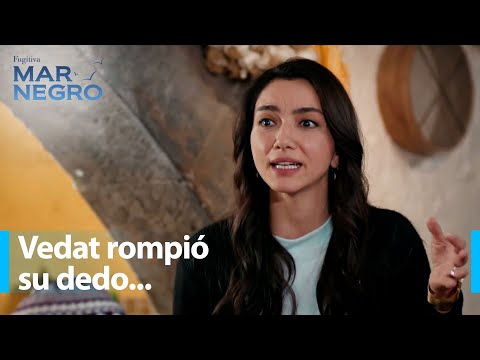 Asiye provoca todo el pueblo contra Vedat😈 - Mar Negro Capítulo 21 | Fugitiva