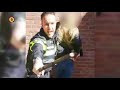 De politie gebruikte zijn wapenstok bij de aanhouding.