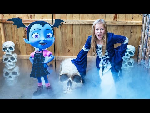 Assistant Silly Halloween Spooktactular with Muppets Baby and Vampirina