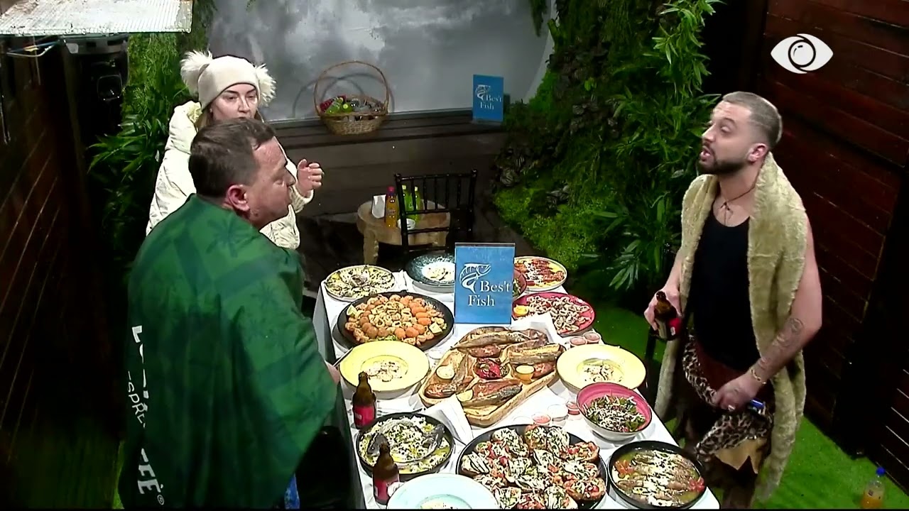 “Peshk, peshk…”/ Banorët brohorasin teksa ulen në tryezë: Darka e fundit të 4 bashkë