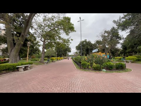 Walking By Parque Chacabuco, Ciudad de Buenos Aires en 4K 60 | Domingo Nublado