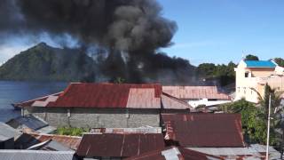 preview picture of video 'fire in bintang laut homestay and few other shops in bandaneira, banda islands, maluku, indonesia'